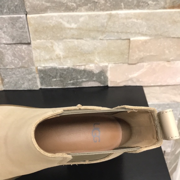 🎁 UGG Ashton Chelsea Suede Ankle Boot - Picture 6 of 16